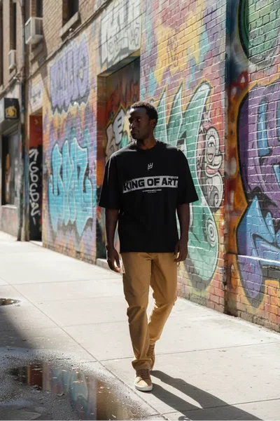Remera King of Art Box Negro