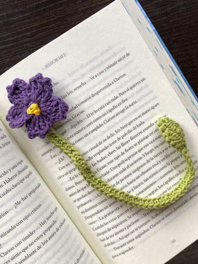 Flor NIGHTSHADE 💜 - Marcapáginas a Crochet - PREVENTA 