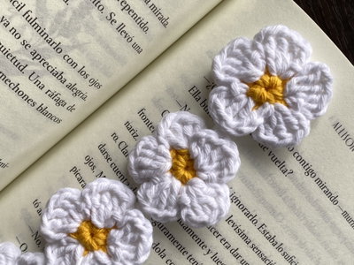Tira de Margaritas 🌼  Marcapáginas a Crochet - PREVENTA