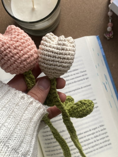 Tulipan 🌷 - Marcapaginas a crochet 