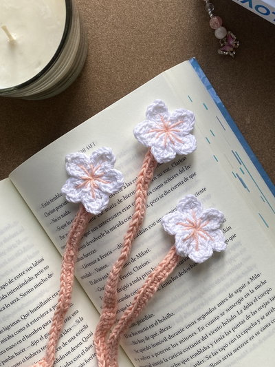 Sakura 🌸💗 - Marcapaginas a Crochet