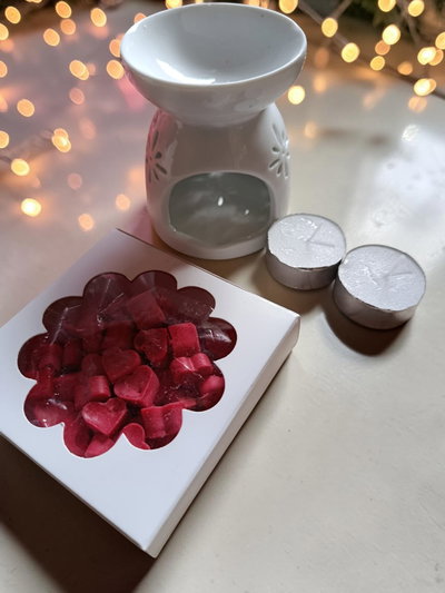 Set de Wax Melts o Bombones Aromáticos Corazones + 1 Quemador + 2 Velitas