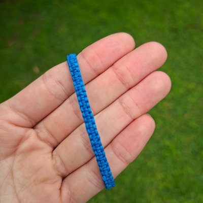 Pulsera azul de hilo encerado