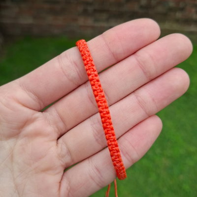 Pulsera naranja de hilo encerado