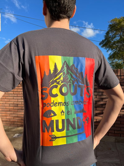 Remera colores "Los scouts podemos cambiar el mundo"