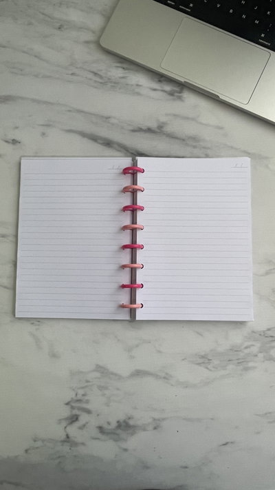 Cuaderno A4 Essential ✨