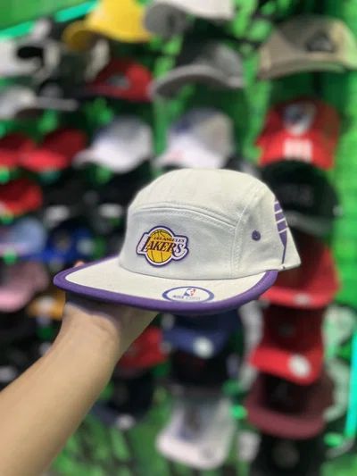 GORRA PLANA LAKERS Blanca