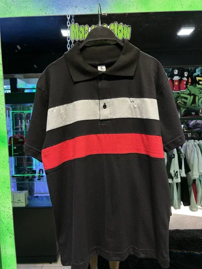 CHOMBA RAYAS Negro, gris y rojo