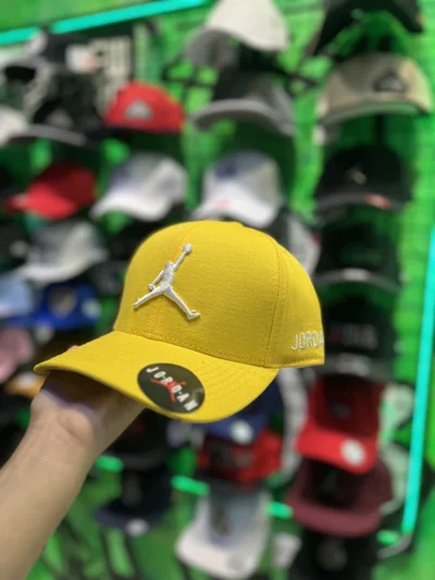 GORRA JORDAN BORDADA Amarilla
