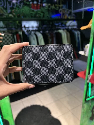 BILLETERA CON CIERRE Negra con celeste