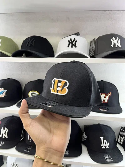 GORRA BOSTON PLANA CERRADA negro