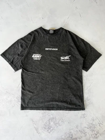 REMERA BYM STUDIOS Gris oscuro