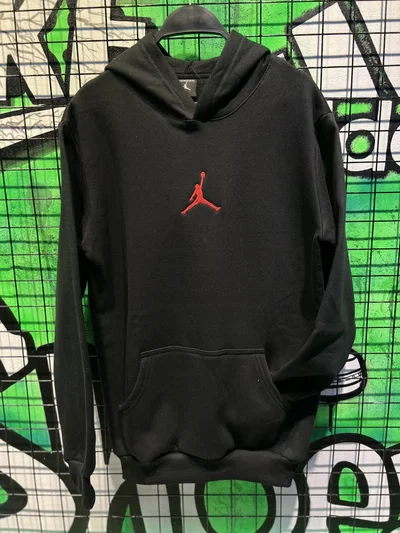 BUZO JORDAN LOGO Negro con rojo
