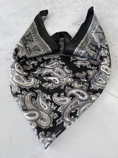 PAÑUELO CUADRADO Negro c Blanco