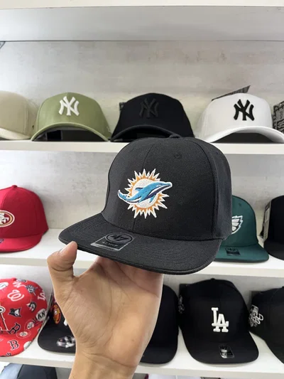 GORRA MIAMI DOLPHINS PLANA CERRADA negro
