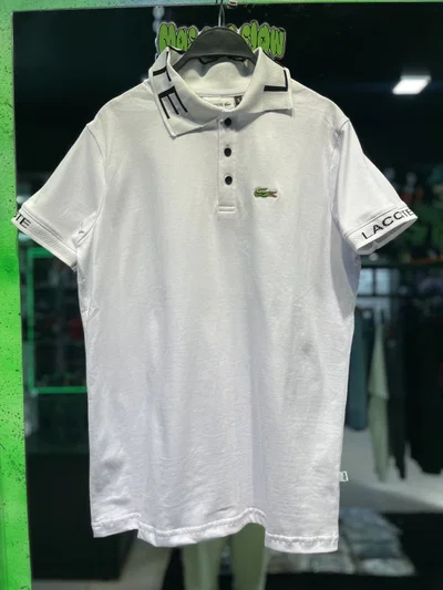 CHOMBA LACOSTE ESCRITA Blanca