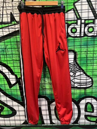 JOGGING JORDAN FRANJA Rojo con negro