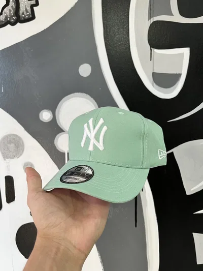 GORRA NY CURVA BROCHE Verde agua