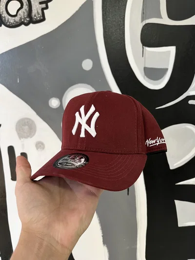 GORRA NY CURVA BROCHE Bordo