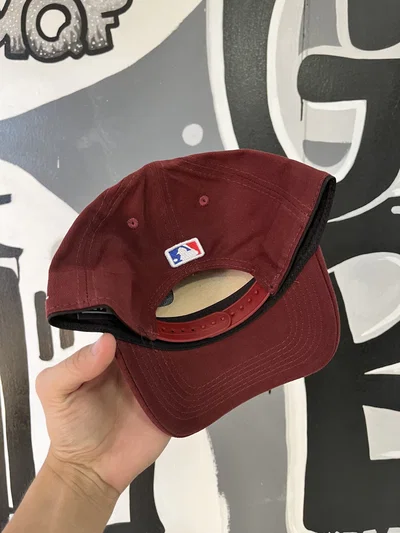 GORRA NY CURVA BROCHE Bordo