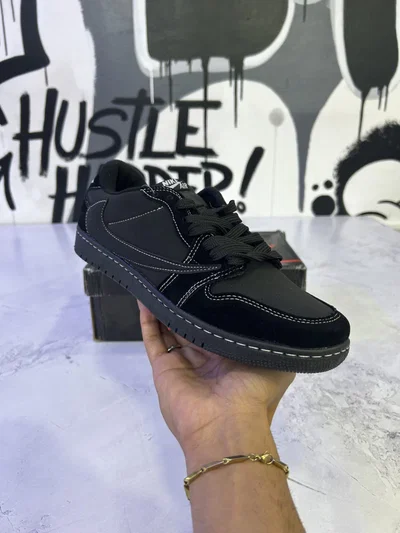 ZAPATILLAS TRAVIS CARPINTERAS Negra c Blanca