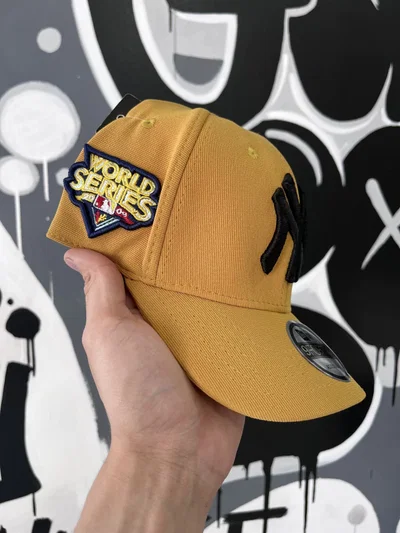 GORRA CERRADA CURVA NY WORLD SERIES Amarillo