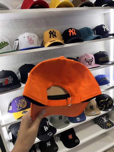GORRA CURVA NY BROCHE Naranja