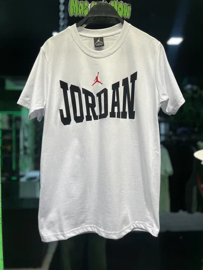 REMERA JORDAN LOGO Y LETRAS Blanca