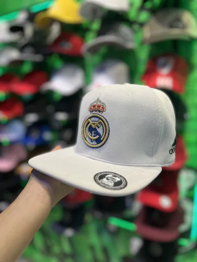 GORRA PLANA CERRADA REAL MADRID Blanca