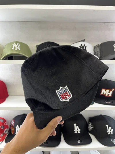 GORRA MIAMI DOLPHINS PLANA CERRADA negro