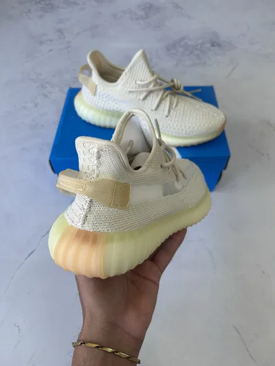 ZAPATILLAS YEEZY 350 Crema
