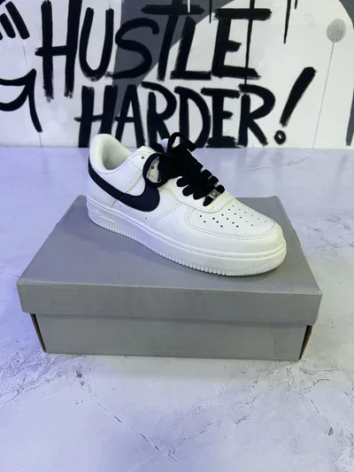 ZAPATILLAS AIR FORCE PIPA NEGRA Blancas