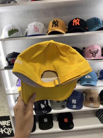 GORRA LA CURVA BROCHE Amarillo