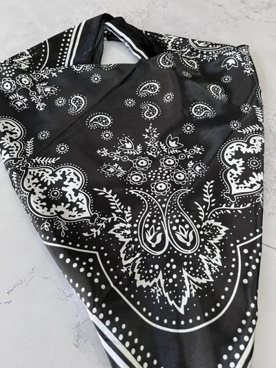 PAÑUELOS FLORES Negro
