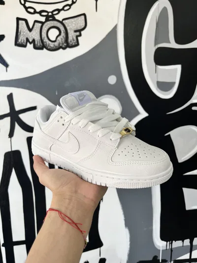 ZAPATILLAS SB DUNK LOW Blanca