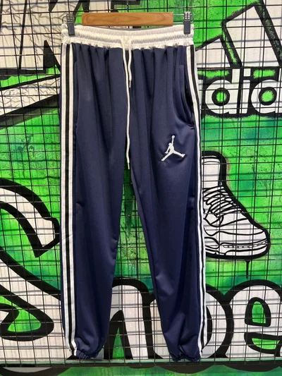 JOGGING JORDAN FRANJA Azul con negro