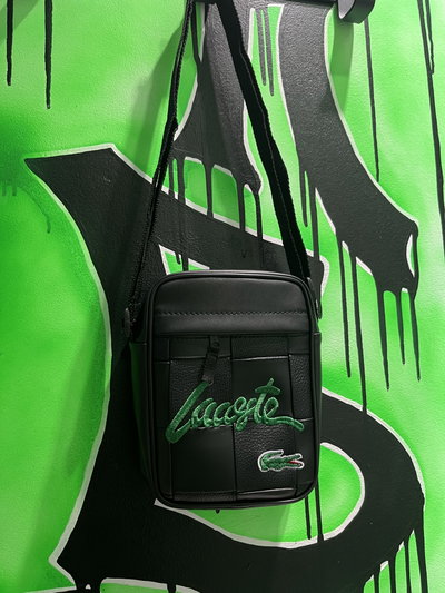 MORRAL CUERO LACOSTE Negro