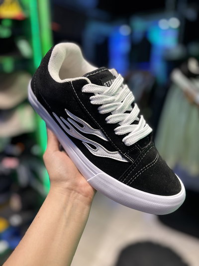 ZAPATILLAS STROYE Negras con blanco