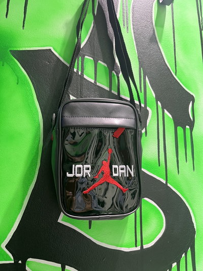 MORRAL CHAROL BIG LOGO JORDAN Negro