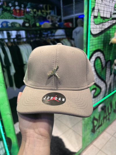 GORRA JORDAN CHAPITA Beige