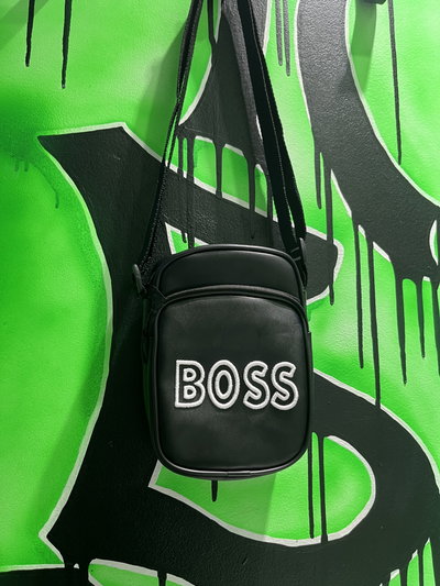 MORRAL CUERO BOSS Negro con blanco