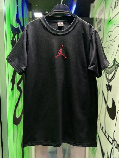 REMERA JORDAN LOGO Negra