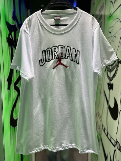 REMERA JORDAN LOGO Y LETRAS Blanca