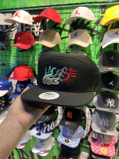 GORRA PLANA LACOSTE Y COCO Negra