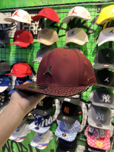 GORRA PLANA JORDAN CHAPITA PRO Bordó