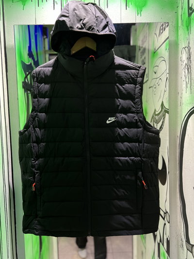CHALECO INFLABLE NIKE Negro con blanco