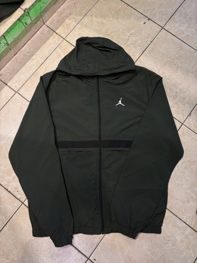 CONJUNTO ROMPEVIENTO JORDAN Verde