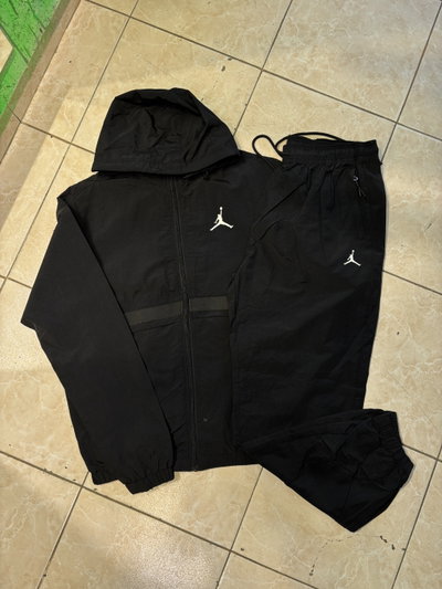 CONJUNTO ROMPEVIENTO JORDAN Negro
