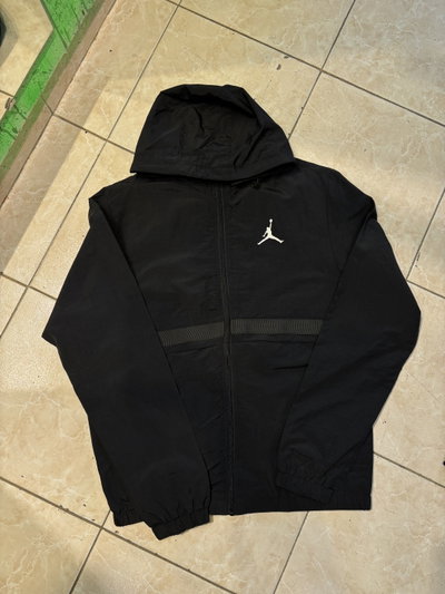 CONJUNTO ROMPEVIENTO JORDAN Negro