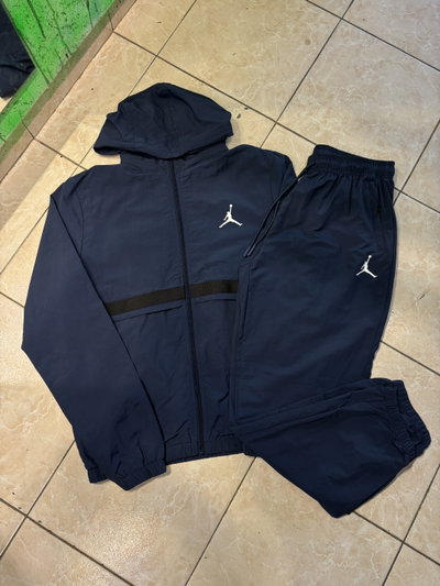 CONJUNTO ROMPEVIENTO JORDAN Azul